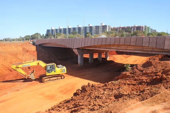 Viaduto e na altura da Octogonal.