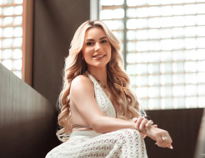 Deolane Bezerra